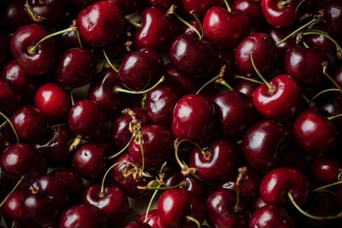 Prices of American sweet cherries in Vietnam in free fall